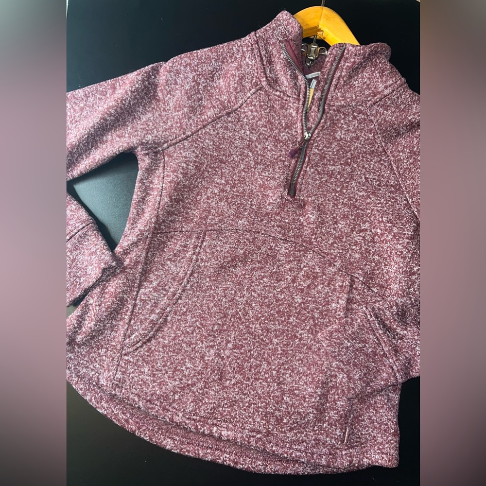 Avalanche raspberry color quarter zip sweater size Medium GUC
